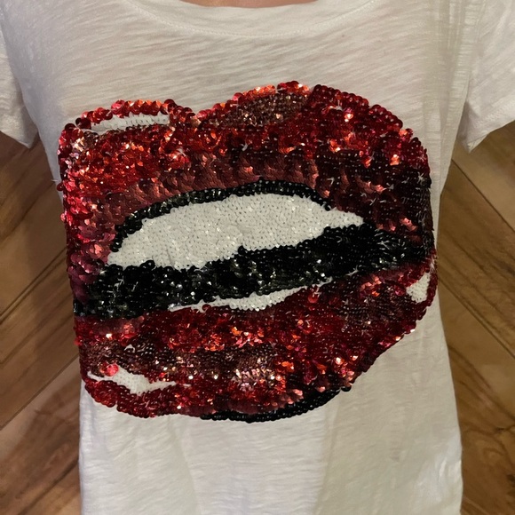 Express Women’s Medium Sequined Lips Round Neck Tee - Picture 4 of 9